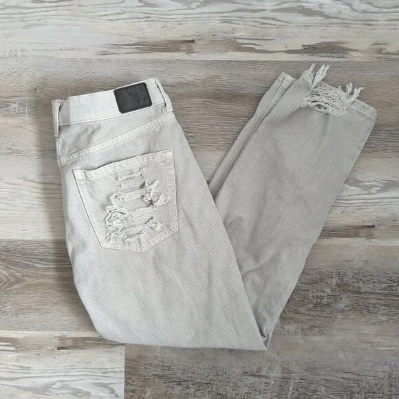 American Eagle Ripped  Mom Jean - Picture 3 of 7